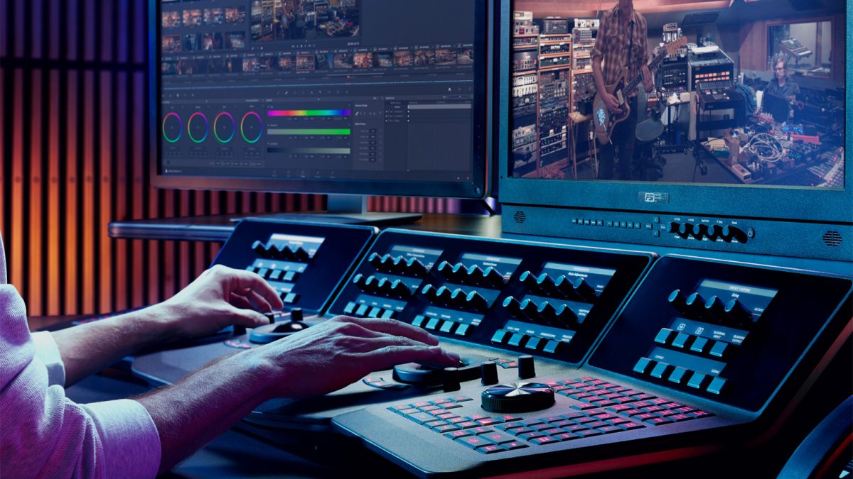 Ayollar eshakdagi yigitni sikishdi